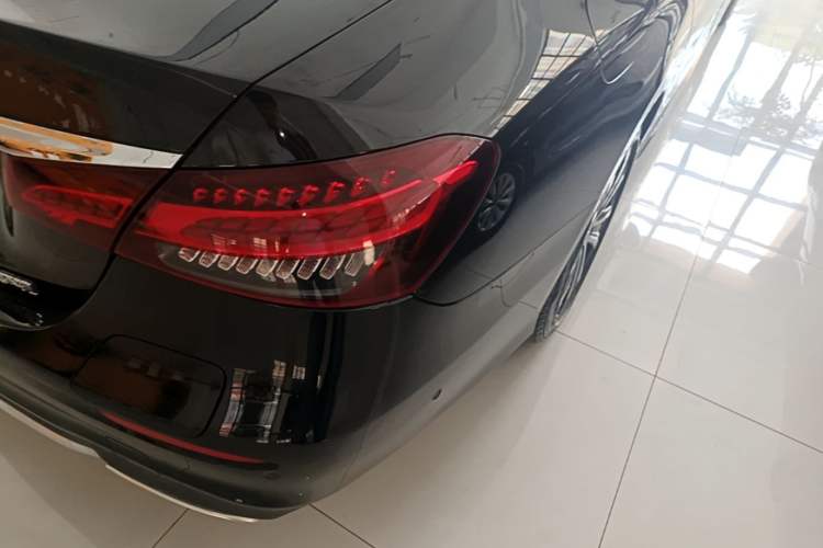 Used Mercedes-Benz E-Class New Energy 2022 Restyled E 350 e L Plug-in Hybrid Sports Sedan Right Rear Taillight