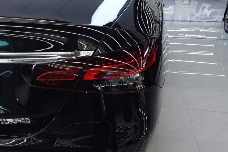 Used Mercedes-Benz E-Class New Energy 2022 Restyled E 350 e L Plug-in Hybrid Sports Sedan Right Rear Taillight