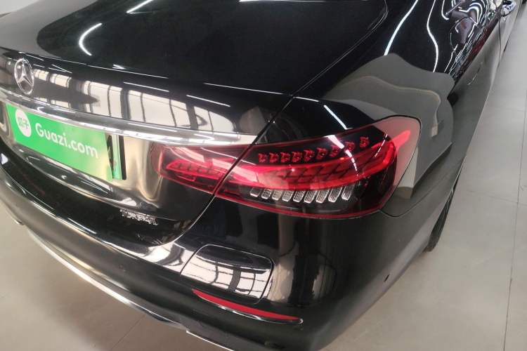 Used Mercedes-Benz E-Class New Energy 2022 Second Facelift E 350 e L Plug-in Hybrid Sports Sedan Right Rear Taillight