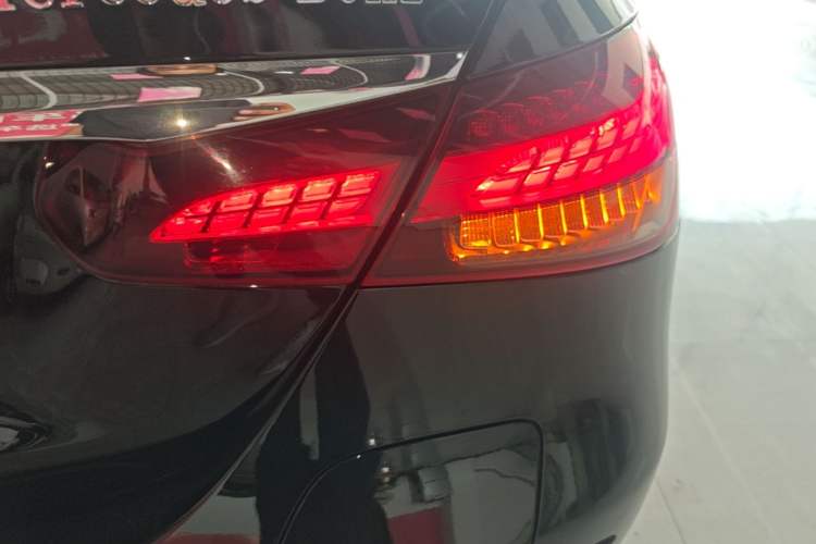 Used Mercedes-Benz E-Class New Energy 2022 Second Facelift E 350 e L Plug-in Hybrid Sports Sedan Right Rear Taillight
