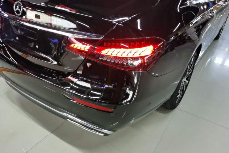 Used Mercedes-Benz E-Class New Energy 2022 Facelift E 350 e L Plug-in Hybrid Sedan Right Rear Taillight