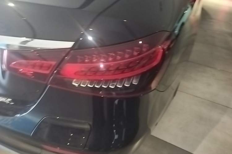 Used Mercedes-Benz E-Class New Energy 2022 Restyled E 350 e L Plug-in Hybrid Sports Sedan Right Rear Taillight