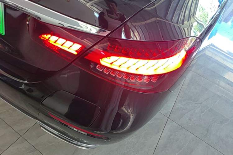 Used Mercedes-Benz E-Class New Energy 2022 E 350 e L Plug-in Hybrid Sports Sedan Right Rear Taillight