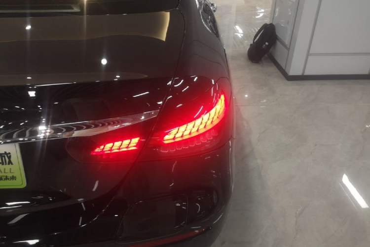 Used Mercedes-Benz E-Class New Energy 2022 E 350 e L Plug-in Hybrid Sedan Right Rear Taillight