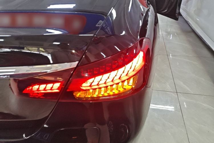 Used Mercedes-Benz E-Class New Energy 2022 Second Facelift E 350 e L Plug-in Hybrid Sports Sedan Right Rear Taillight