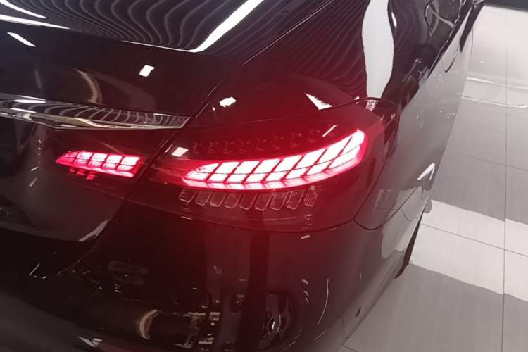 Used Mercedes-Benz E-Class New Energy 2022 Second Facelift E 350 e L Plug-in Hybrid Sports Sedan Right Rear Taillight
