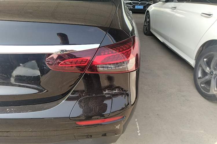 Used Mercedes-Benz E-Class New Energy 2022 E 350 e L Plug-in Hybrid Sports Sedan Right Rear Taillight