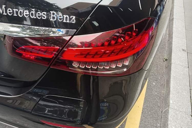 Used Mercedes-Benz E-Class New Energy 2022 Facelift E 350 e L Plug-in Hybrid Sedan Right Rear Taillight