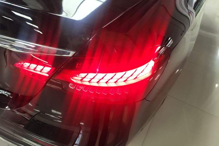 Used Mercedes-Benz E-Class New Energy 2022 Second Facelift E 350 e L Plug-in Hybrid Sports Sedan Right Rear Taillight
