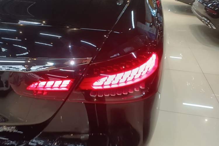 Used Mercedes-Benz E-Class New Energy 2022 Second Facelift E 350 e L Plug-in Hybrid Sedan Right Rear Taillight