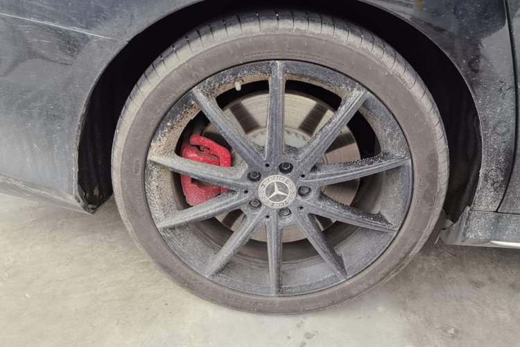Used Mercedes-Benz E-Class New Energy 2022 Second Facelift E 350 e L Plug-in Hybrid Sports Sedan Right Rear Wheel Hub