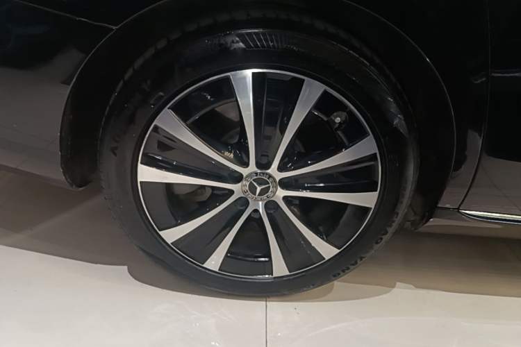 Used Mercedes-Benz E-Class New Energy 2022 Restyled E 350 e L Plug-in Hybrid Sports Sedan Right Rear Wheel Hub
