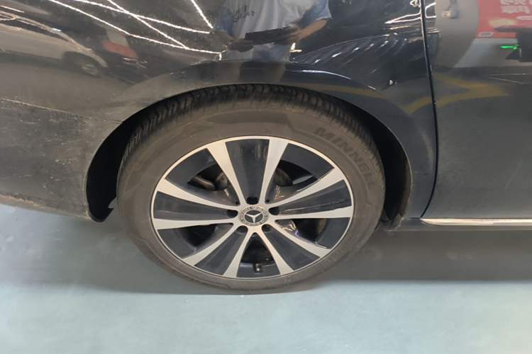 Used Mercedes-Benz E-Class New Energy 2022 Restyled E 350 e L Plug-in Hybrid Sedan Right Rear Wheel Hub
