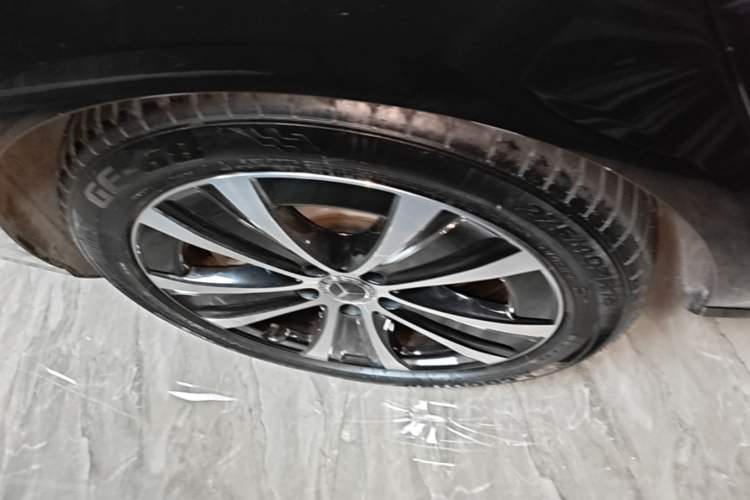 Used Mercedes-Benz E-Class New Energy 2022 Second Facelift E 350 e L Plug-in Hybrid Sedan Right Rear Wheel Hub