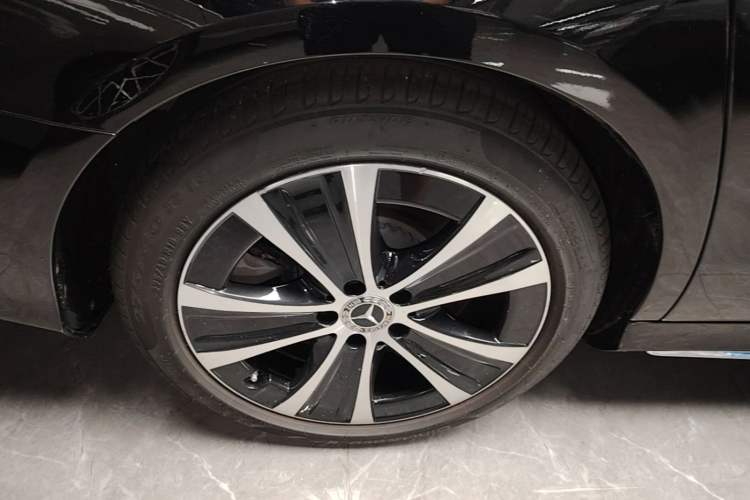 Used Mercedes-Benz E-Class New Energy 2022 E 350 e L Plug-in Hybrid Sports Sedan Right Rear Wheel Hub