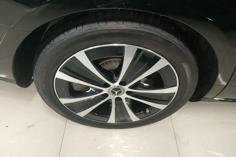 Used Mercedes-Benz E-Class New Energy 2022 E 350 e L Plug-in Hybrid Sedan Right Rear Wheel Hub