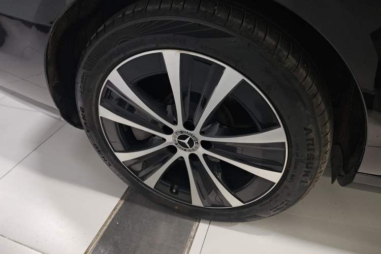 Used Mercedes-Benz E-Class New Energy 2022 Second Facelift E 350 e L Plug-in Hybrid Sedan Right Rear Wheel Hub