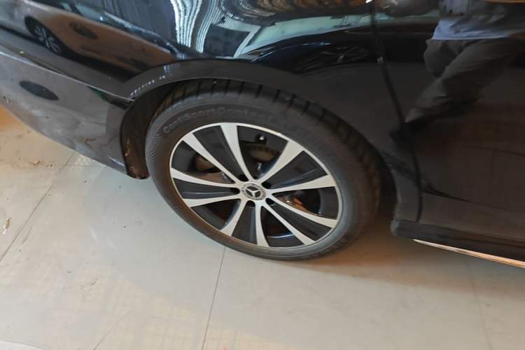 Used Mercedes-Benz E-Class New Energy 2022 Facelift E 350 e L Plug-in Hybrid Sedan Right Rear Wheel Hub