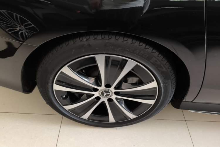 Used Mercedes-Benz E-Class New Energy 2022 Restyled E 350 e L Plug-in Hybrid Sports Sedan Right Rear Wheel Hub