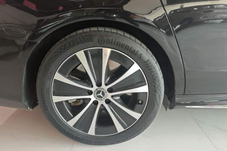 Used Mercedes-Benz E-Class New Energy 2022 Second Facelift E 350 e L Plug-in Hybrid Sports Sedan Right Rear Wheel Hub