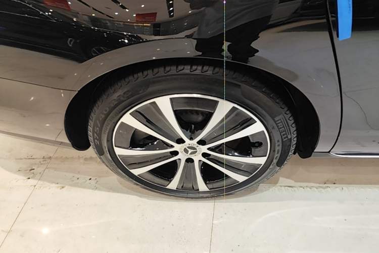 Used Mercedes-Benz E-Class New Energy 2022 Restyled E 350 e L Plug-in Hybrid Sedan Right Rear Wheel Hub