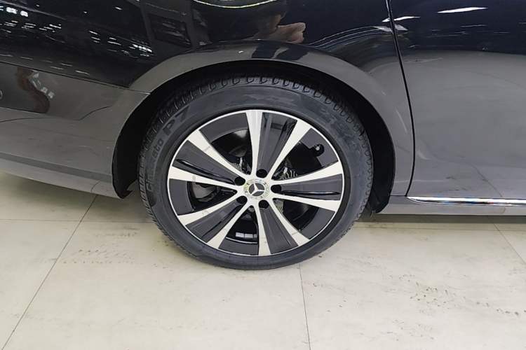 Used Mercedes-Benz E-Class New Energy 2022 Restyled E 350 e L Plug-in Hybrid Sedan Right Rear Wheel Hub