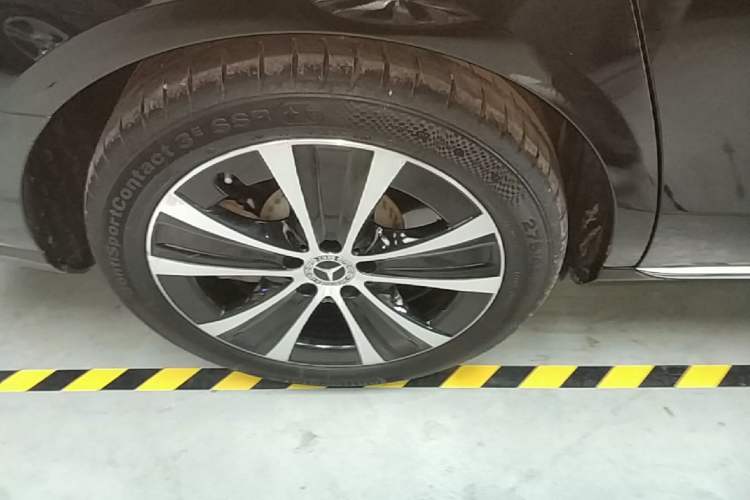 Used Mercedes-Benz E-Class New Energy 2022 Restyled E 350 e L Plug-in Hybrid Sedan Right Rear Wheel Hub
