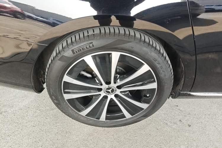 Used Mercedes-Benz E-Class New Energy 2022 Second Facelift E 350 e L Plug-in Hybrid Sedan Right Rear Wheel Hub
