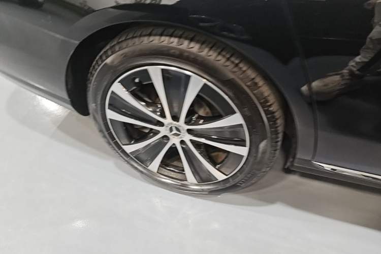 Used Mercedes-Benz E-Class New Energy 2022 Facelift E 350 e L Plug-in Hybrid Sedan Right Rear Wheel Hub