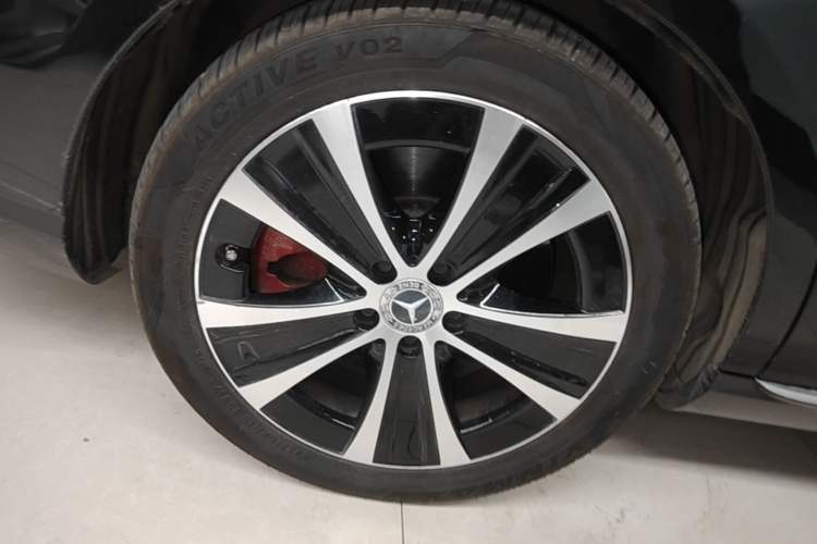 Used Mercedes-Benz E-Class New Energy 2022 Second Facelift E 350 e L Plug-in Hybrid Sedan Right Rear Wheel Hub