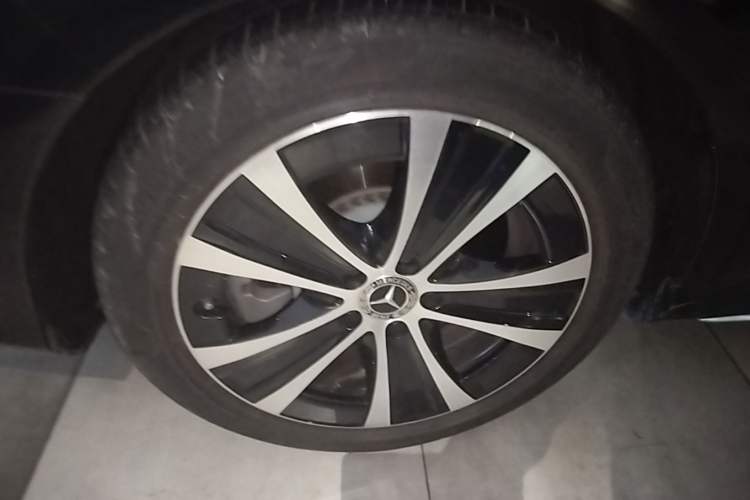 Used Mercedes-Benz E-Class New Energy 2022 Restyled E 350 e L Plug-in Hybrid Sports Sedan Right Rear Wheel Hub