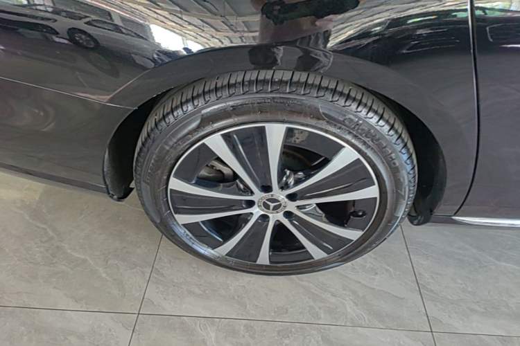 Used Mercedes-Benz E-Class New Energy 2022 E 350 e L Plug-in Hybrid Sports Sedan Right Rear Wheel Hub