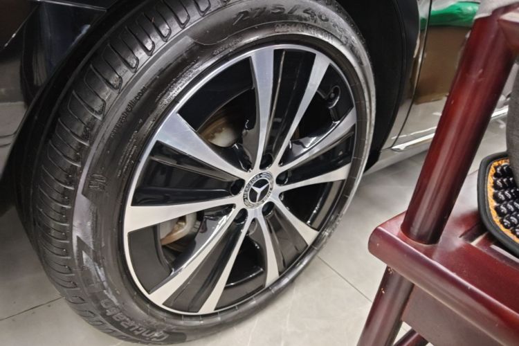 Used Mercedes-Benz E-Class New Energy 2022 Facelift E 350 e L Plug-in Hybrid Sedan Right Rear Wheel Hub
