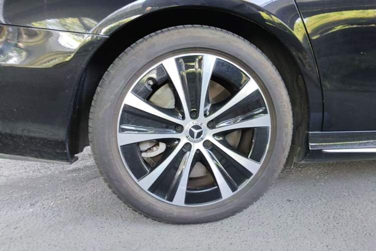 Used Mercedes-Benz E-Class New Energy 2022 Second Facelift E 350 e L Plug-in Hybrid Sports Sedan Right Rear Wheel Hub