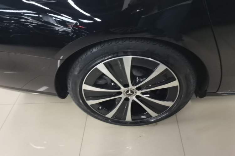Used Mercedes-Benz E-Class New Energy 2022 Restyled E 350 e L Plug-in Hybrid Sedan Right Rear Wheel Hub
