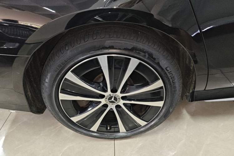 Used Mercedes-Benz E-Class New Energy 2022 Second Facelift E 350 e L Plug-in Hybrid Sports Sedan Right Rear Wheel Hub