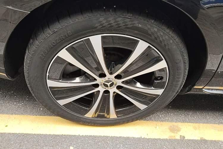 Used Mercedes-Benz E-Class New Energy 2022 Facelift E 350 e L Plug-in Hybrid Sedan Right Rear Wheel Hub