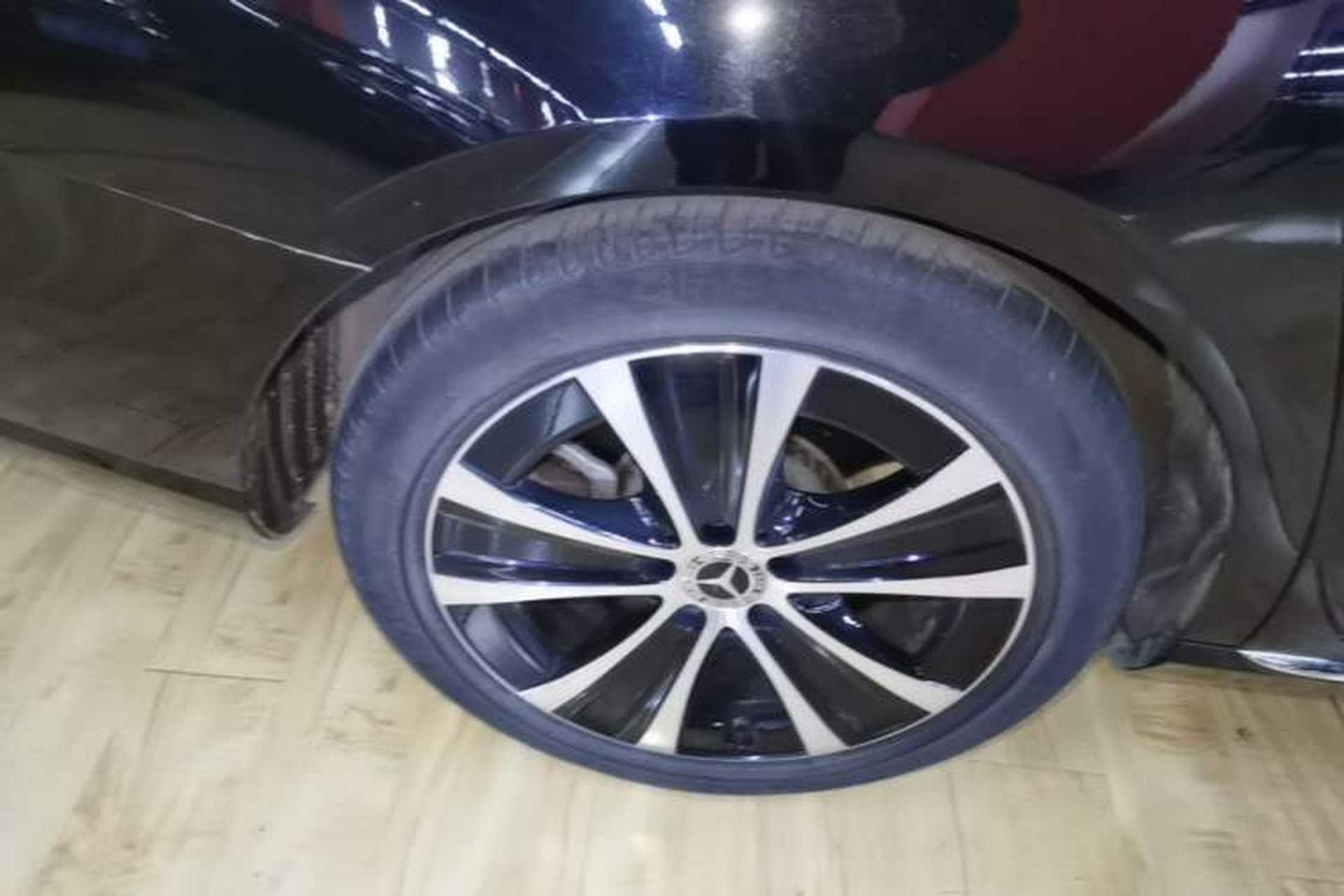 Used Mercedes-Benz E-Class New Energy 2022 Second Facelift E 350 e L Plug-in Hybrid Sedan Right Rear Wheel Hub