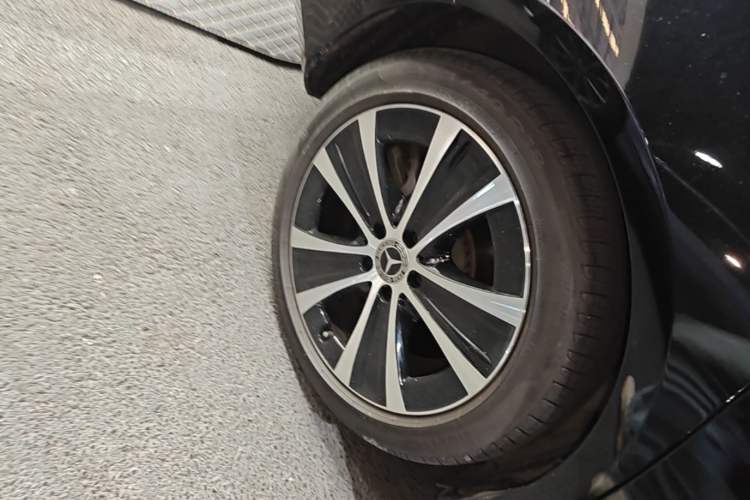 Used Mercedes-Benz E-Class New Energy 2022 Restyled E 350 e L Plug-in Hybrid Sports Sedan Right Rear Wheel Hub