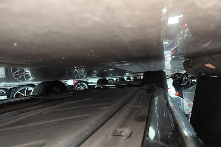 Used Mercedes-Benz E-Class New Energy 2022 E 350 e L Plug-in Hybrid Sports Sedan Right Side Sill