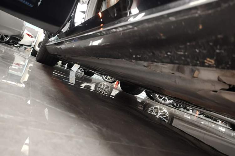 Used Mercedes-Benz E-Class New Energy 2022 E 350 e L Plug-in Hybrid Sports Sedan Right Side Sill