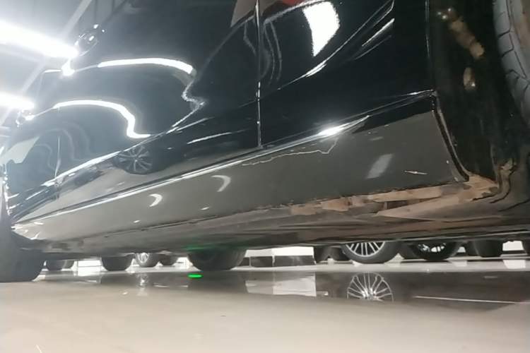 Used Mercedes-Benz E-Class New Energy 2022 E 350 e L Plug-in Hybrid Sedan Right Side Sill
