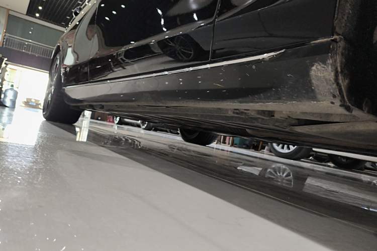 Used Mercedes-Benz E-Class New Energy 2022 Restyled E 350 e L Plug-in Hybrid Sedan Right Side Sill