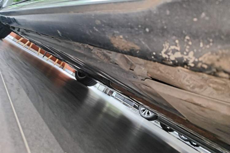 Used Mercedes-Benz E-Class New Energy 2022 E 350 e L Plug-in Hybrid Sports Sedan Right Side Sill