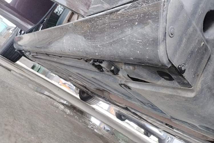 Used Mercedes-Benz E-Class New Energy 2022 Restyled E 350 e L Plug-in Hybrid Sedan Right Side Sill