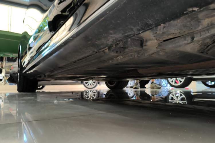 Used Mercedes-Benz E-Class New Energy 2022 E 350 e L Plug-in Hybrid Sports Sedan Right Side Sill