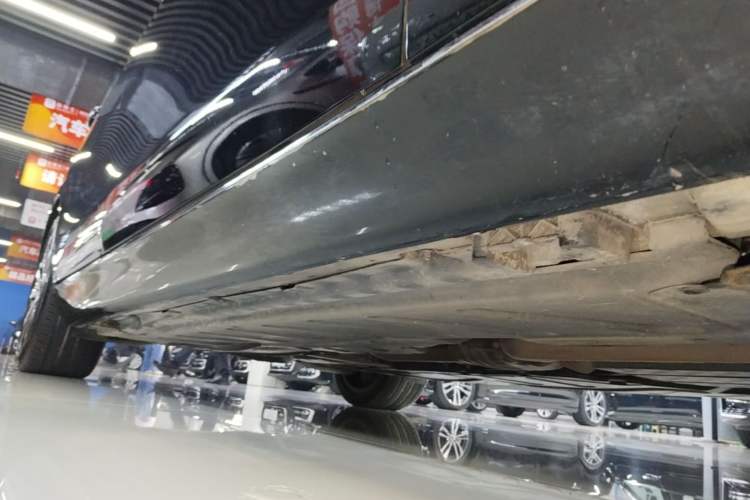 Used Mercedes-Benz E-Class New Energy 2022 Restyled E 350 e L Plug-in Hybrid Sedan Right Side Sill