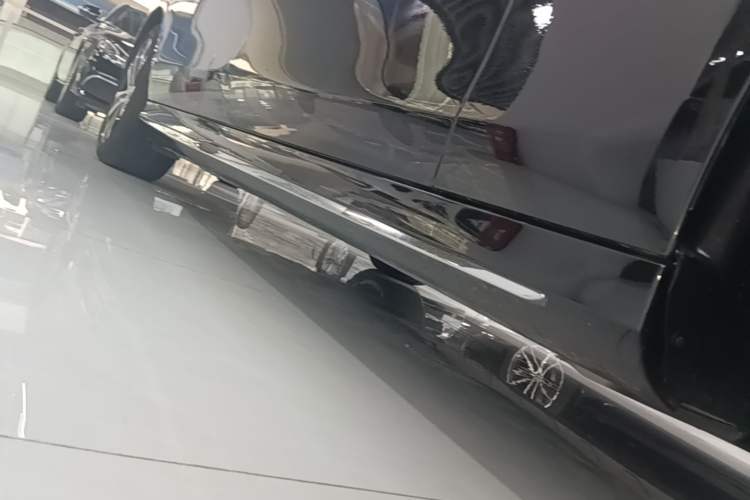 Used Mercedes-Benz E-Class New Energy 2022 Second Facelift E 350 e L Plug-in Hybrid Sports Sedan Right Side Sill