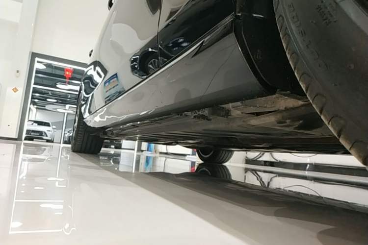 Used Mercedes-Benz E-Class New Energy 2022 Facelift E 350 e L Plug-in Hybrid Sedan Right Side Sill