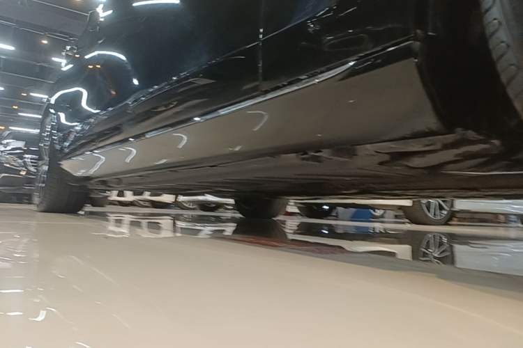 Used Mercedes-Benz E-Class New Energy 2022 Second Facelift E 350 e L Plug-in Hybrid Sedan Right Side Sill